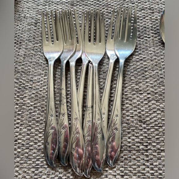 1847 Roger’s and co silver plated flatware . Springtime 8 forks 8 spoons 4 knive